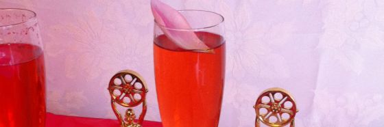 Elegante y romántico con prosecco y rosas comestibles