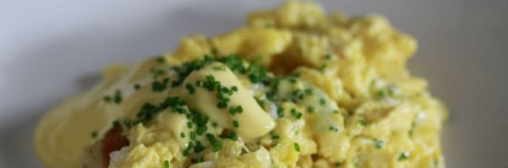 Huevos revueltos especiados con papas