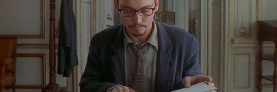 johnny depp leyendo libros raros y curiosos