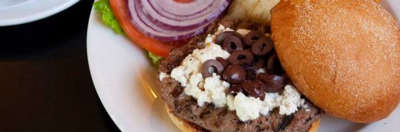 Hamburguesa griega Hamburguesa griega receta feta greek nia vardalos