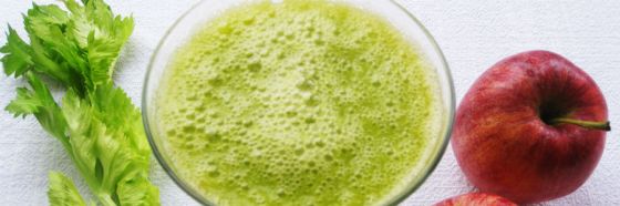 Jugo de manzana y apio celery apple