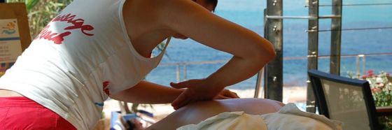 4 razones para pensarlo dos veces antes de un masaje en la playa