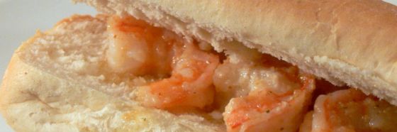 Sándwich de camarones al ajillo