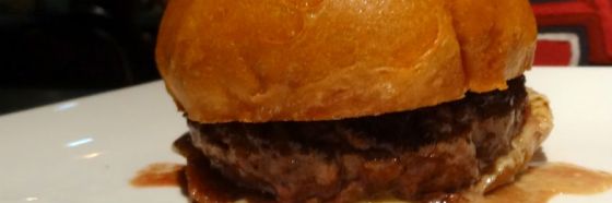 Hamburguesas con porto, queso Stilton y polvo Umami Hamburguesas con porto, queso Stilton y polvo Umami