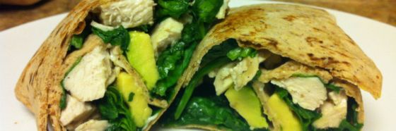 Wrap de pollo especiado, manzanas y queso de cabra