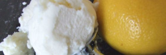 Crema helada de yogur y limón