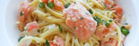 Pasta en salsa de crema de champagne y salmón