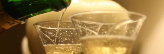 6 tips para una velada sensual con vino espumoso