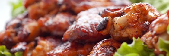 Alas de pollo marinadas