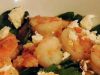Ensalada de espinacas, camarones y queso&nbsp;feta