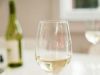 3 mitos sobre el vino blanco que debes&nbsp;desechar