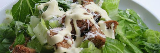 6 formas de pasar de una ensalada light a una bomba de calorías