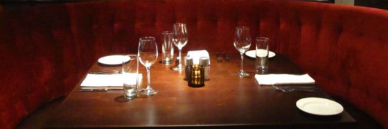 settin g stemware in table