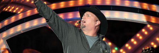 garth brooks singing