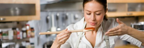 woman making tomato sauce